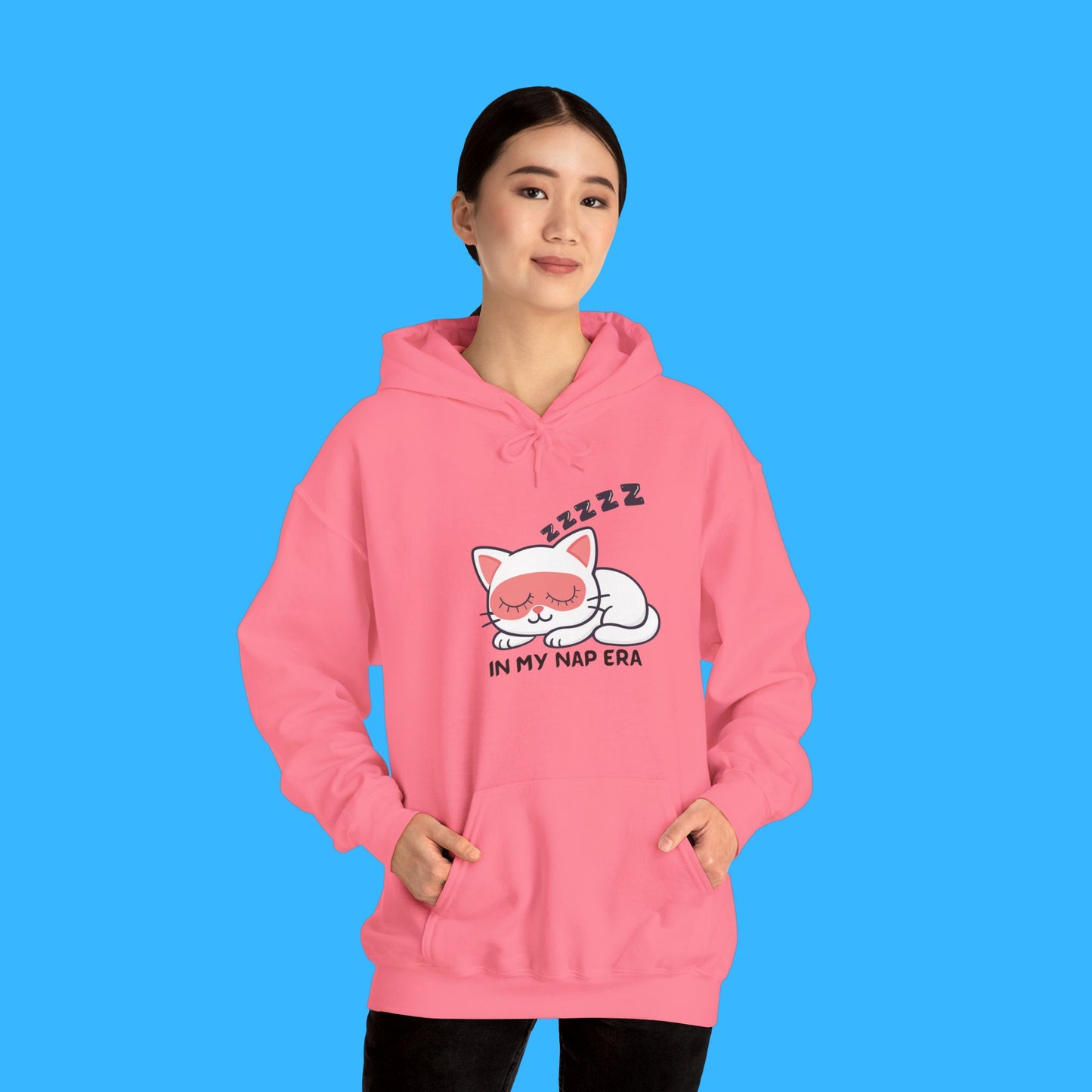 Sudadera con capucha LUMI the Cat — "En mi era de siesta" Pullover rosa acogedor