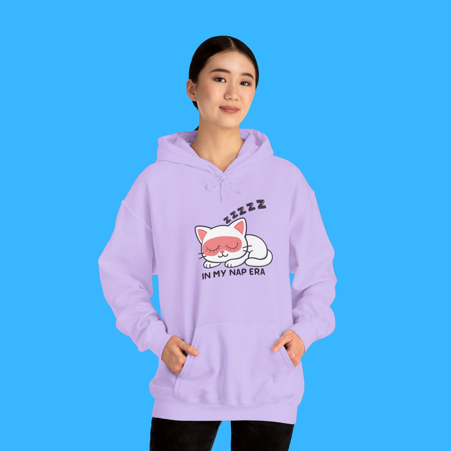 Sudadera con capucha LUMI the Cat — "En mi era de siesta" Pullover rosa acogedor